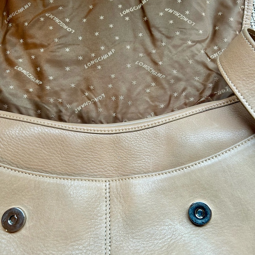 LongChamp Leather Tan messenger/ crossbody Bag - Picture 7 of 13